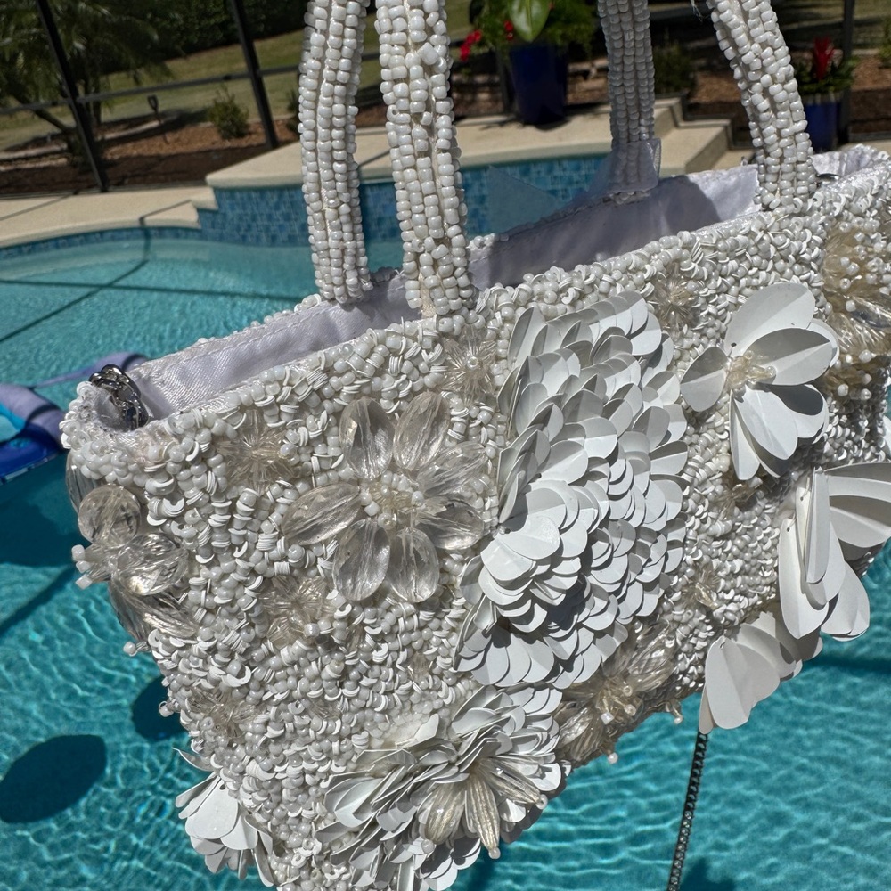 Elegant White Floral Beaded Handbag